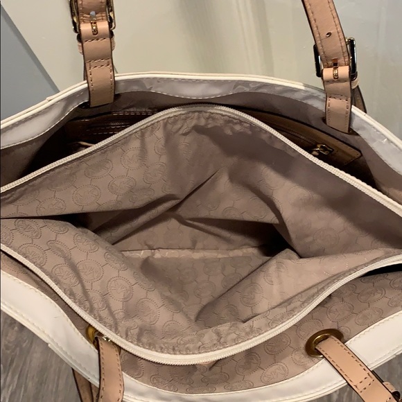 Michael Kors White Patent Bag - Picture 2 of 6